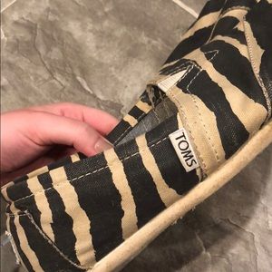 Toms Shoes - ZEBRA TOMS SZ 7.5 Toms Shoes - ZEBRA TOMS SZ 7.5